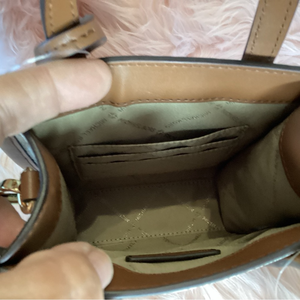 Michael Kors Jet Set Logo Small Tote in Vanilla/Acorn NWT & In Box - Picture 5 of 14